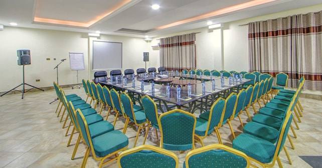 Conference room arranged in a U-shape facing a screen